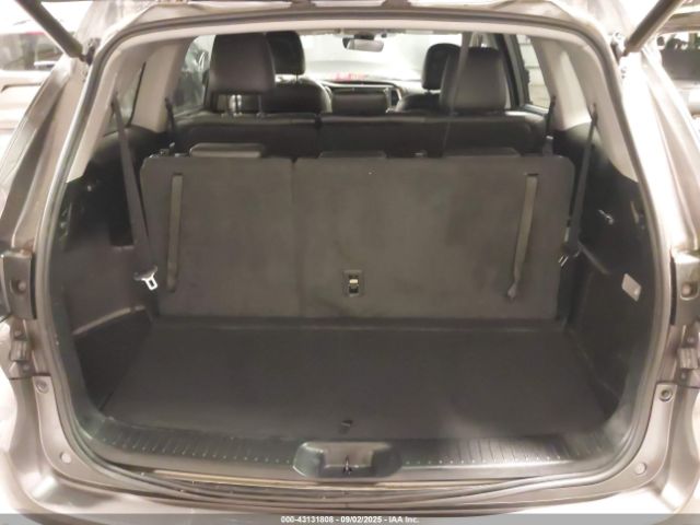 Toyota Highlander Limited Platinum Image 2