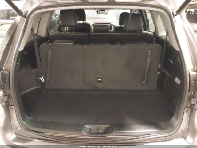 Toyota Highlander Limited Platinum Image 2