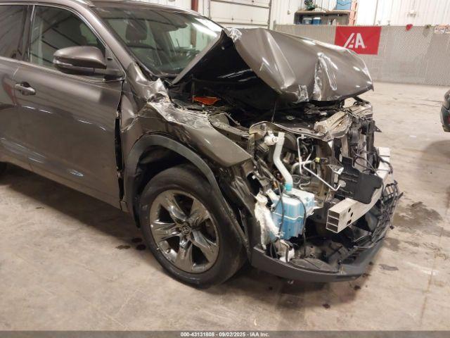 Toyota Highlander Limited Platinum Image 4