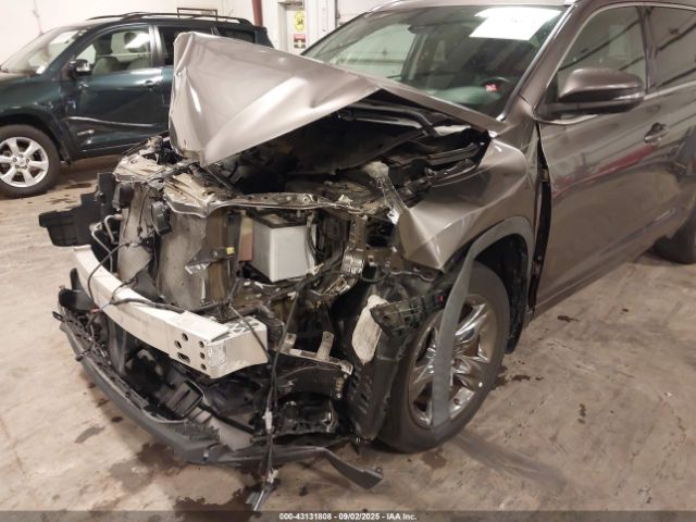 Toyota Highlander Limited Platinum Image 5