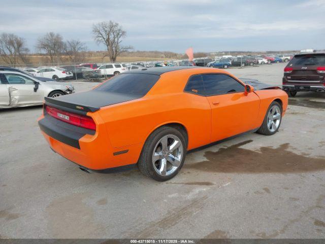 Dodge Challenger Image 2
