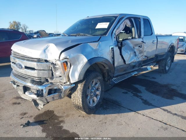 Ford F-350 Lariat Image 3