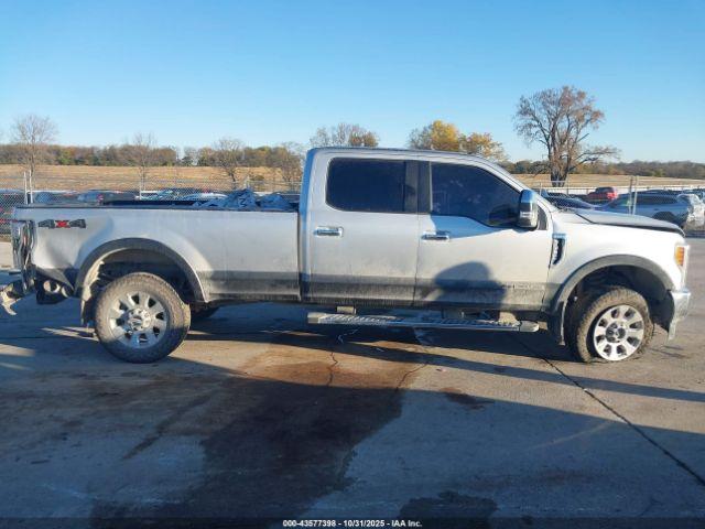 Ford F-350 Lariat Image 10