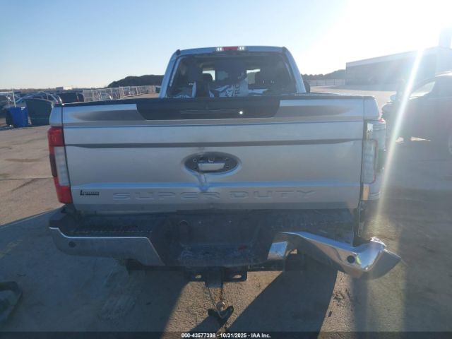 Ford F-350 Lariat Image 11