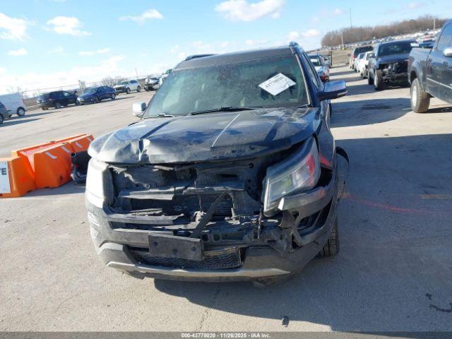 Ford Explorer Platinum Image 3