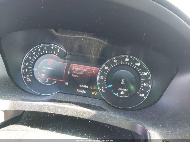 Ford Explorer Platinum Image 8