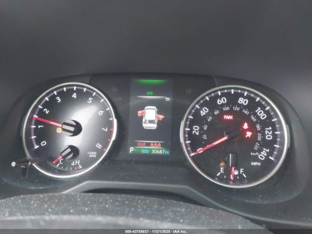 Toyota RAV4 Le Image 10