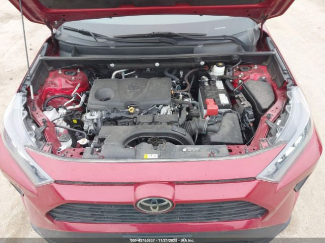Toyota RAV4 Le Image 14