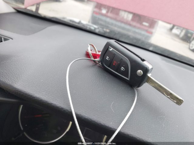 Toyota RAV4 Le Image 16