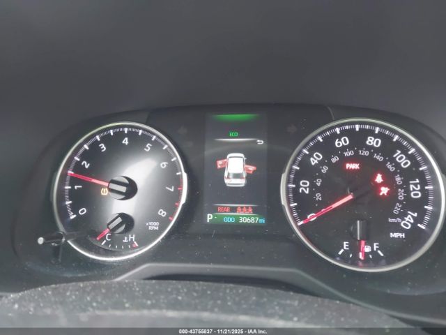 Toyota RAV4 Le Image 12