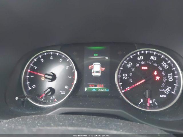 Toyota RAV4 Le Image 12