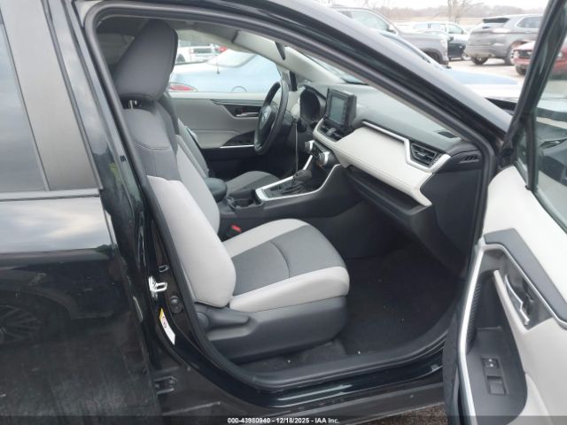 Toyota RAV4 Xle Image 16