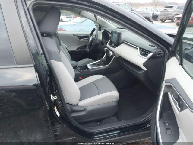 Toyota RAV4 Xle Image 16