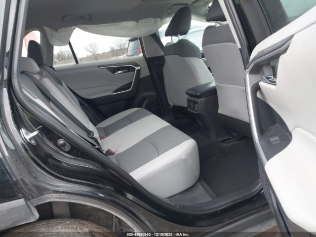 Toyota RAV4 Xle Image 15