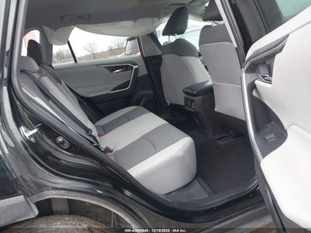 Toyota RAV4 Xle Image 15