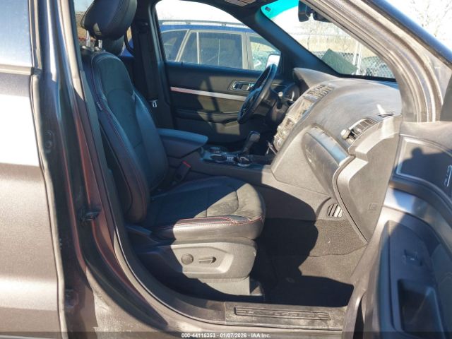 Ford Explorer Xlt Image 11