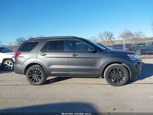 Ford Explorer Xlt Image 15