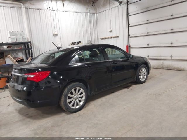 Chrysler 200 Touring Image 8