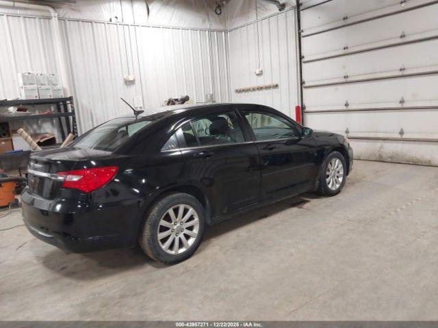 Chrysler 200 Touring Image 8