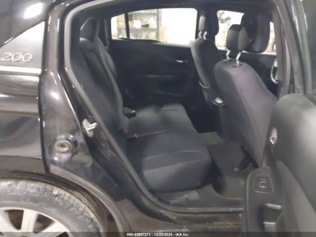 Chrysler 200 Touring Image 11