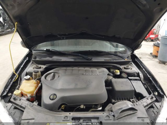 Chrysler 200 Touring Image 14