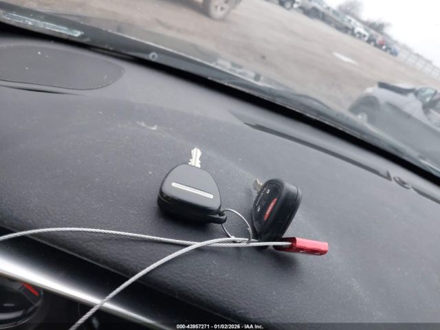 Chrysler 200 Touring Image 18