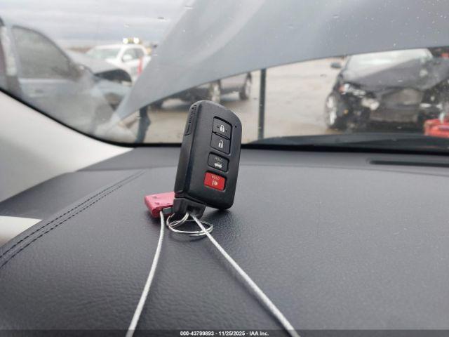 Toyota Avalon Limited Image 10