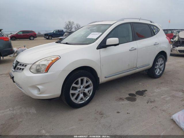 Nissan Rogue Image 2