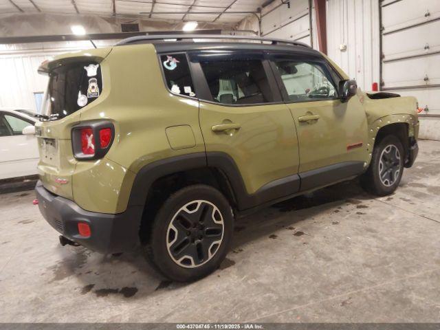 Jeep Renegade Trailhawk Image 12