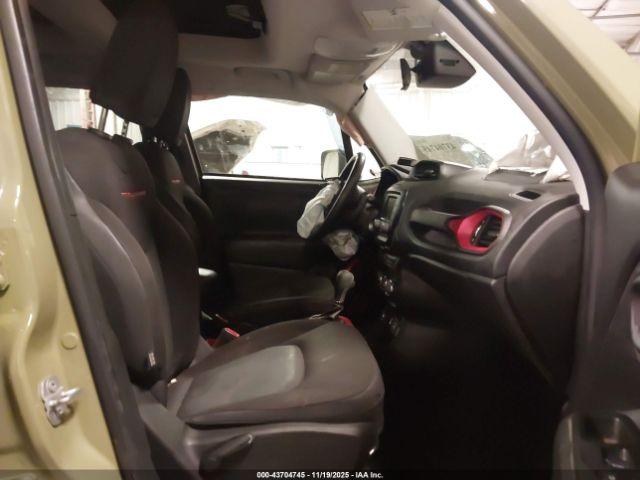 Jeep Renegade Trailhawk Image 5