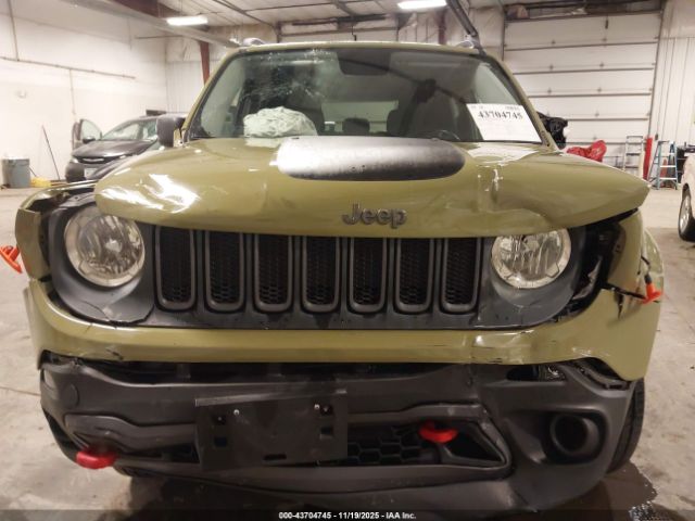 Jeep Renegade Trailhawk Image 11