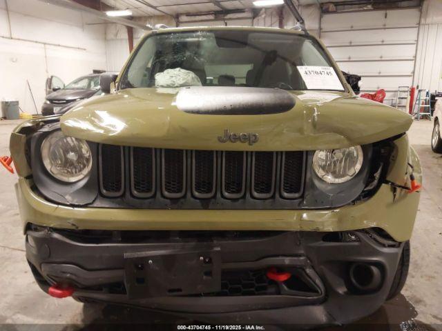 Jeep Renegade Trailhawk Image 11