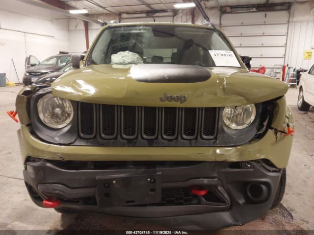 Jeep Renegade Trailhawk Image 13