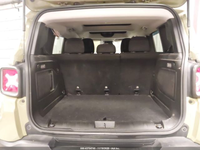 Jeep Renegade Trailhawk Image 14