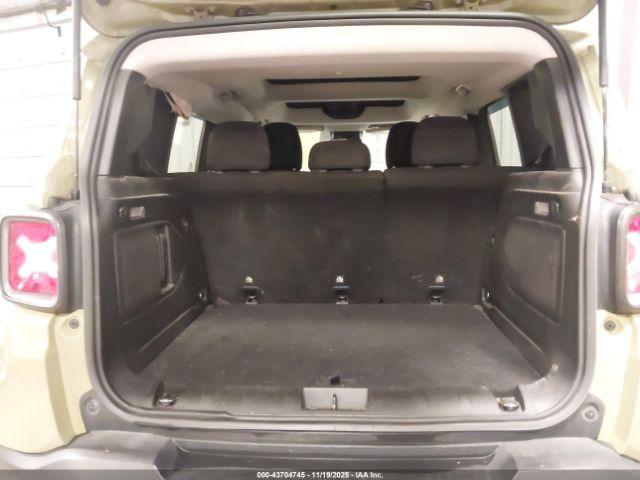 Jeep Renegade Trailhawk Image 14