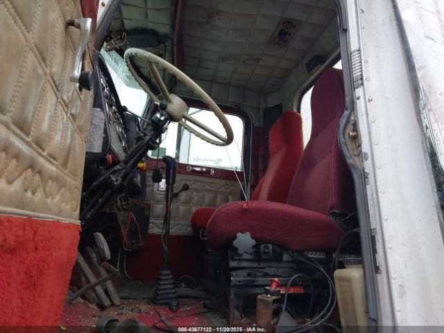 Peterbilt 359 Image 6