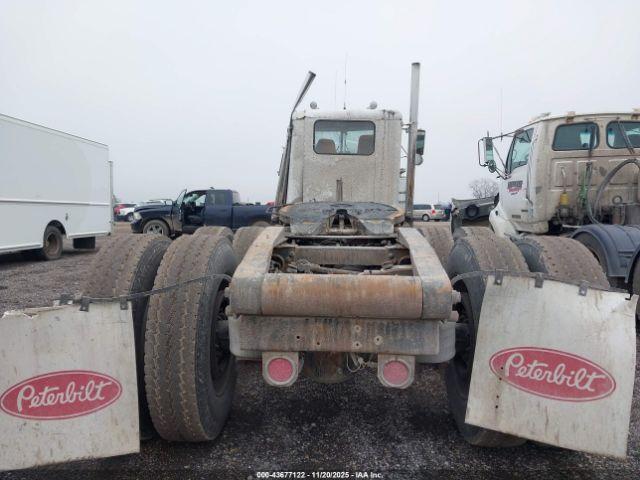 Peterbilt 359 Image 8