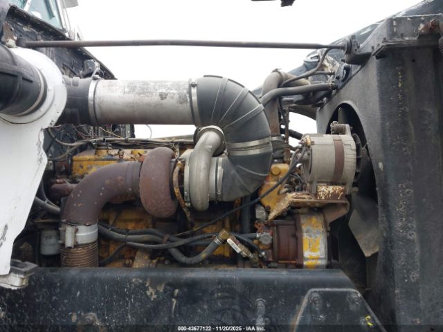 Peterbilt 359 Image 9