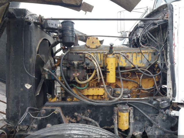 Peterbilt 359 Image 10