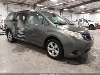 Salvage Toyota Sienna