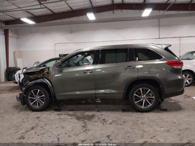 Toyota Highlander Xle Image 8