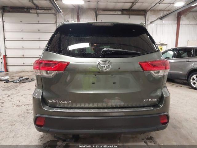 Toyota Highlander Xle Image 14