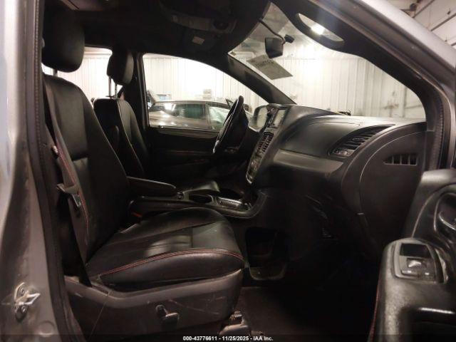 Dodge Grand Caravan Image 14