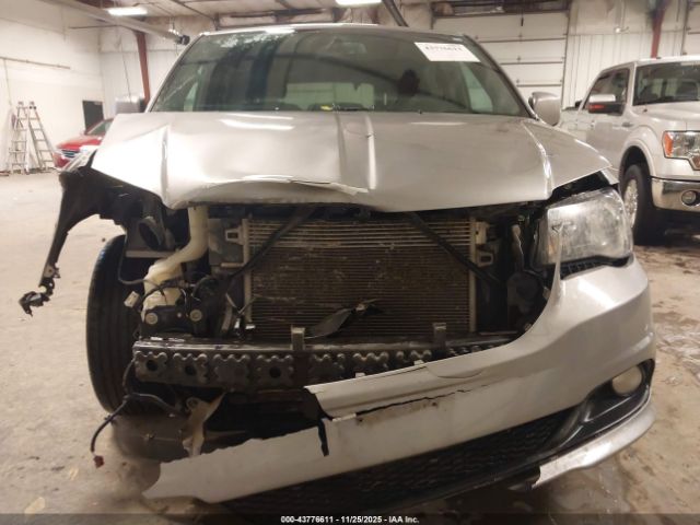 Dodge Grand Caravan Image 4