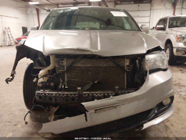 Dodge Grand Caravan Image 4