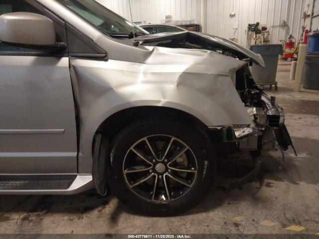 Dodge Grand Caravan Image 16