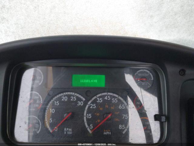 Freightliner M2 106 Image 14