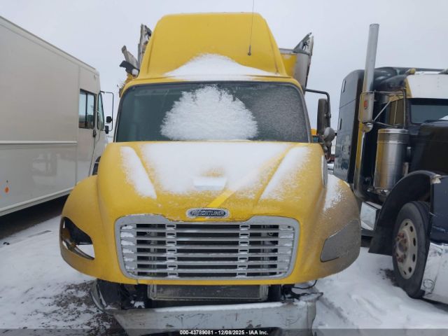 Freightliner M2 106 Image 7