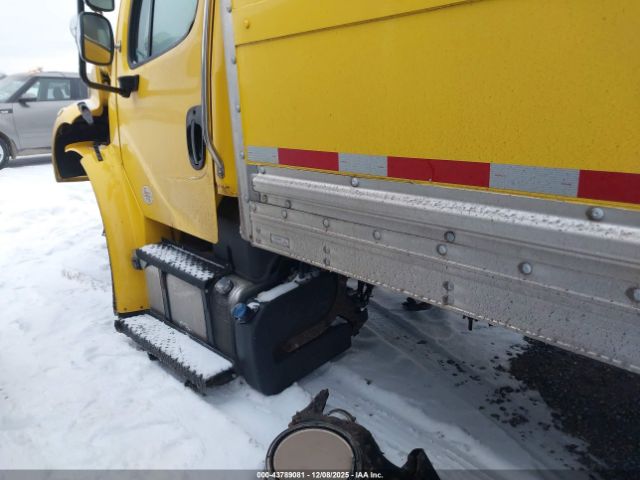 Freightliner M2 106 Image 10