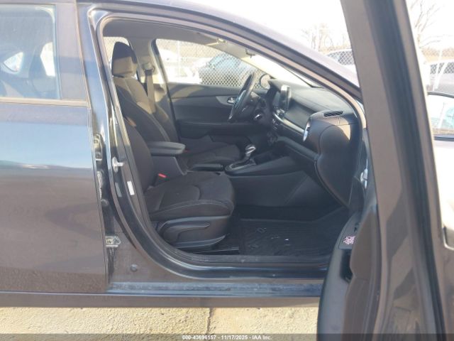 Kia Forte Fe Image 9